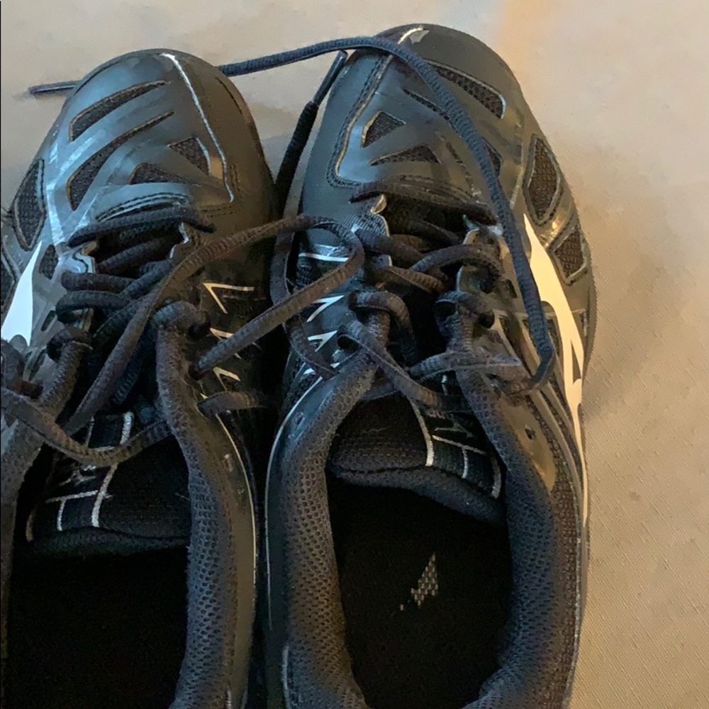 Volleyball Shoes - Picture 3 of 3